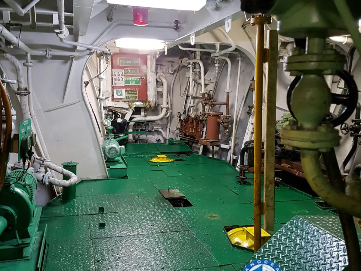 Kapal tanker minyak/bahan kimia kanggo didol