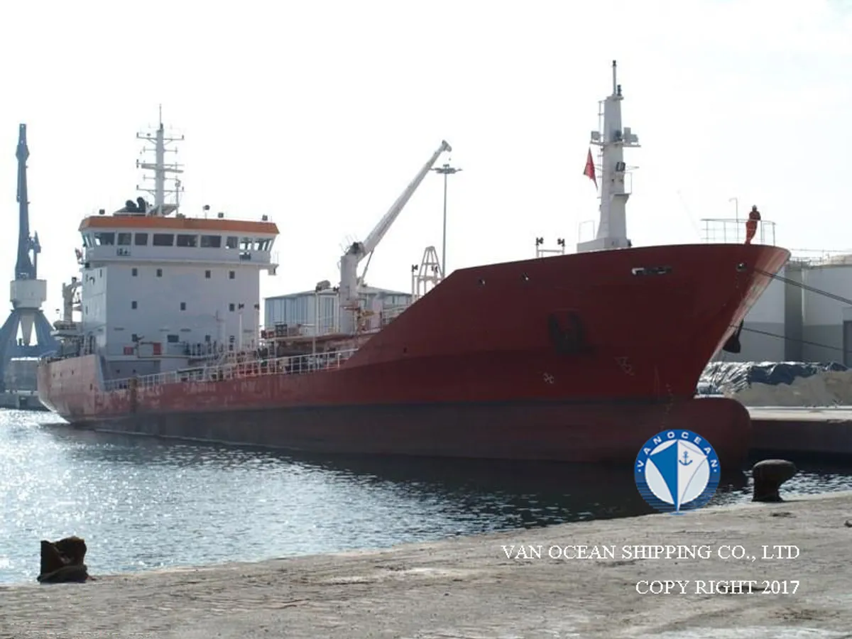 Kapal tanker minyak/bahan kimia kanggo didol