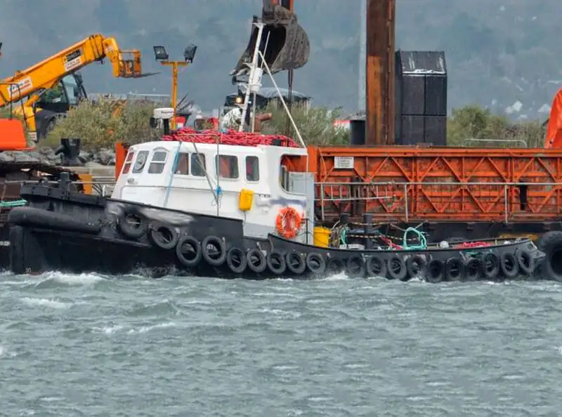Kapal kerja kanggo didol