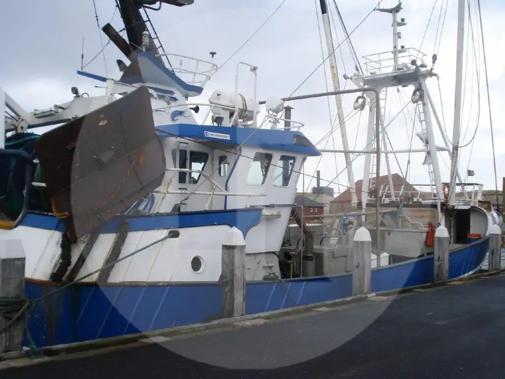 Kapal trawler berkas kanggo didol