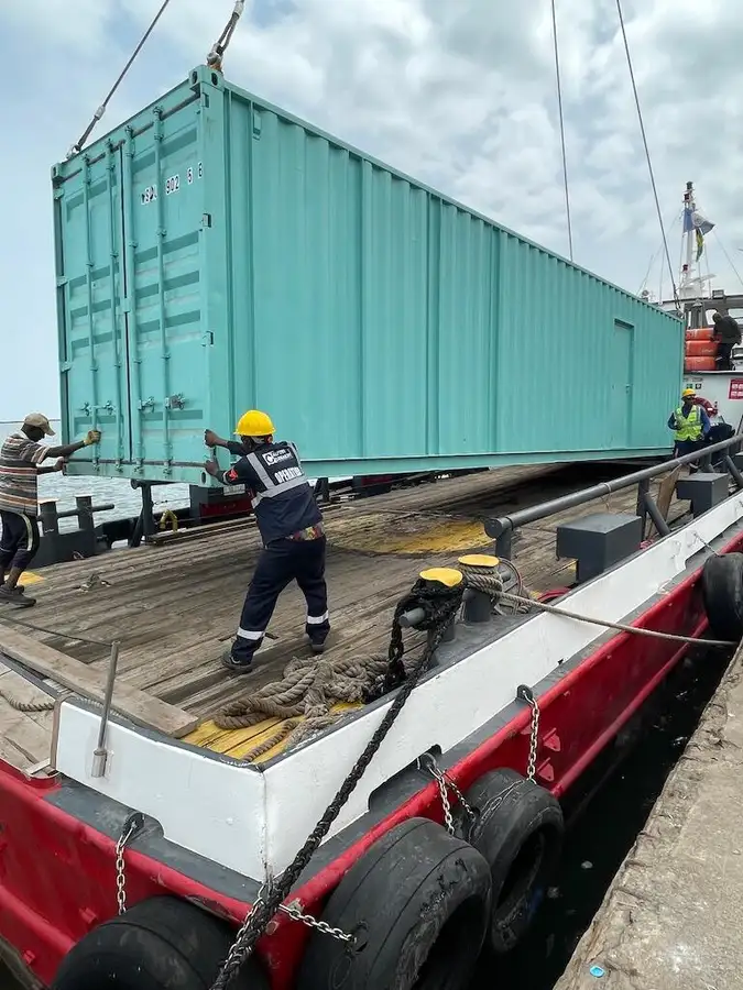 Kapal kontainer kanggo didol
