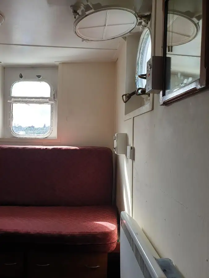 Kapal kerja kanggo didol