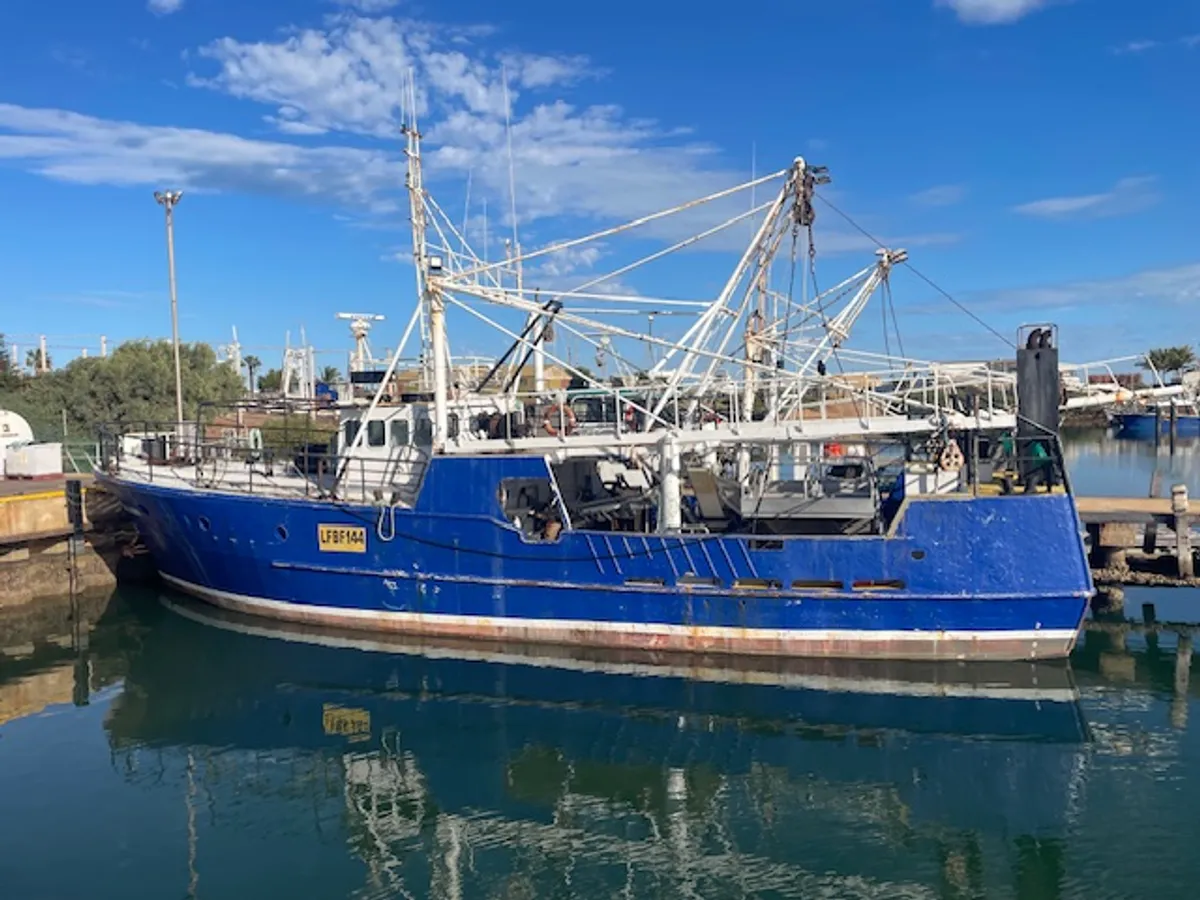 Kapal trawler kanggo didol