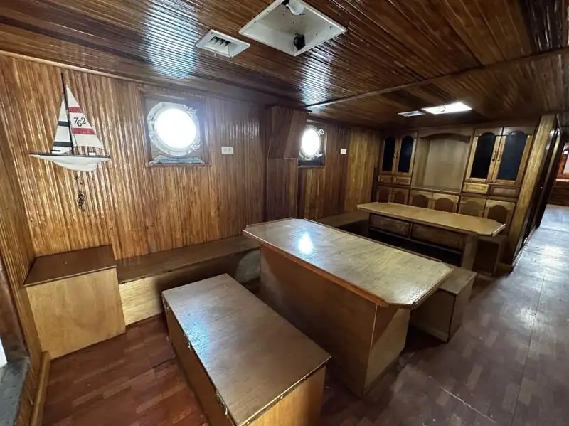 Kapal trawler kanggo didol