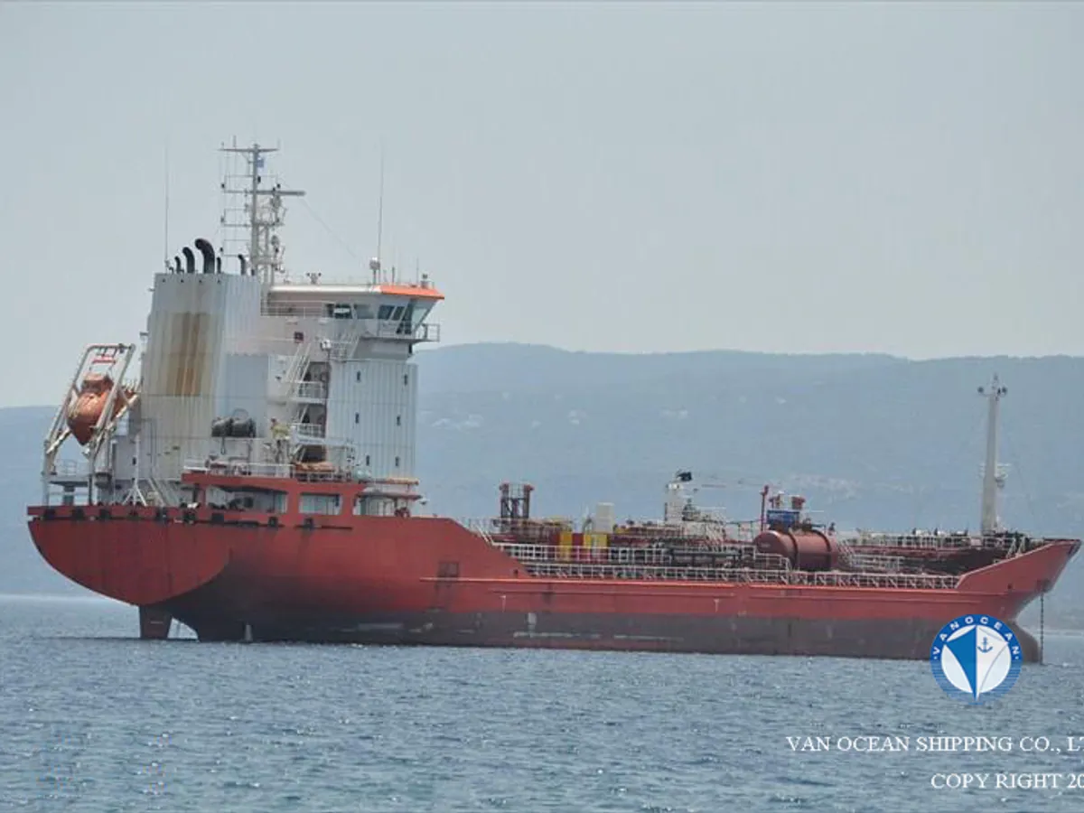Kapal tanker minyak/bahan kimia kanggo didol
