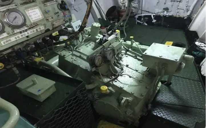 Kapal tanker minyak/bahan kimia kanggo didol