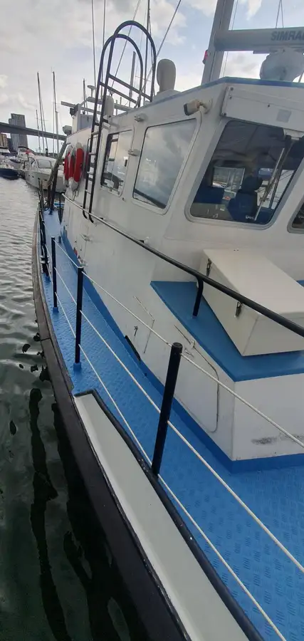 Kapal kontainer kanggo didol