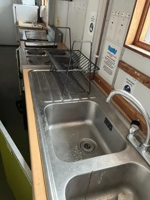 Barge akomodasi kanggo didol
