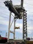 Kapal kontainer kanggo didol
