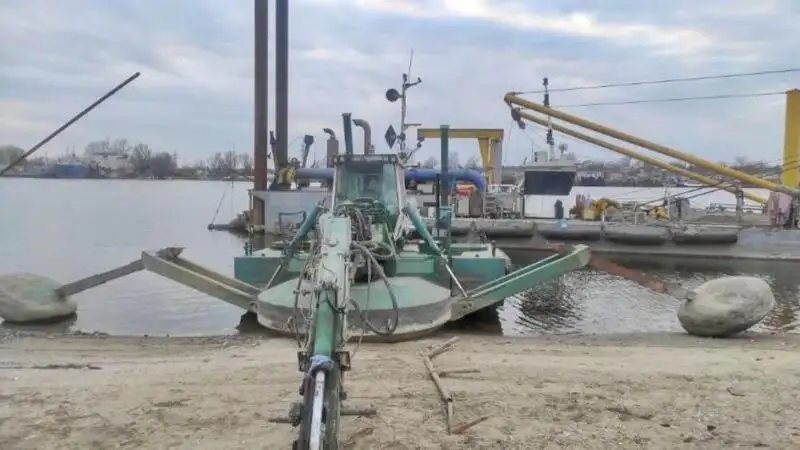 Kapal dredger kanggo didol