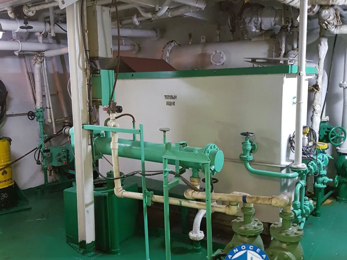 Kapal tanker minyak/bahan kimia kanggo didol