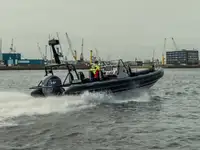 Kapal karet kaku kanggo didol