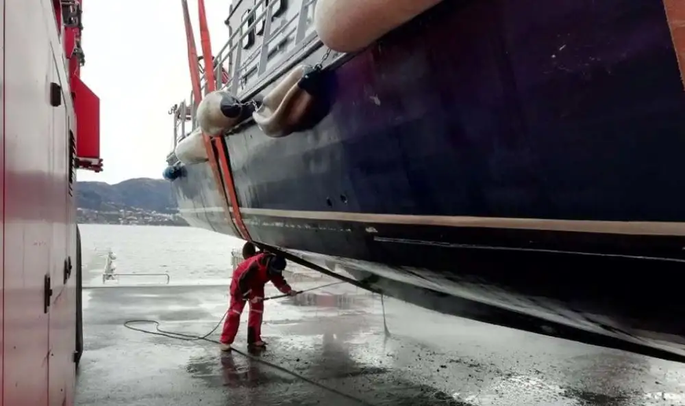 Kapal kerja kanggo didol