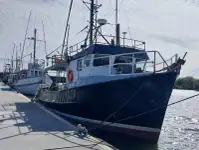 Kapal longliner kanggo didol