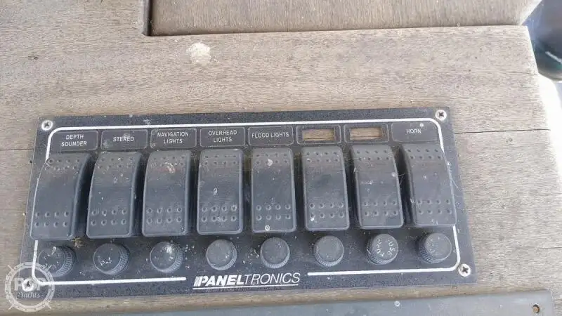 Kapal kontainer kanggo didol