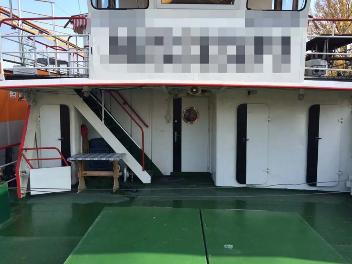 Kapal kontainer kanggo didol