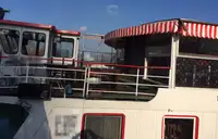 Kapal kontainer kanggo didol
