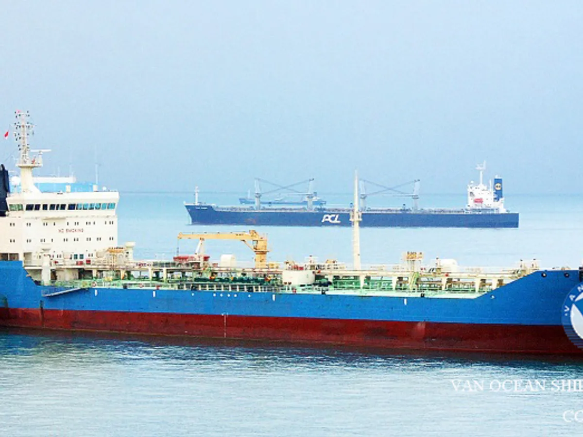 Kapal tanker minyak/bahan kimia kanggo didol