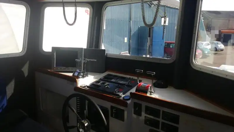 Kapal kerja kanggo didol