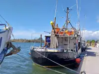 Kapal longliner kanggo didol