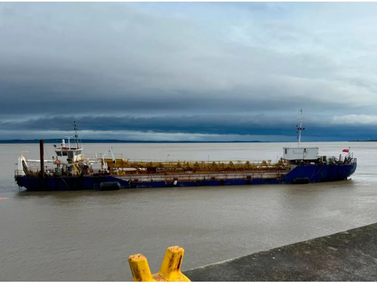 Kapal dredger kanggo didol