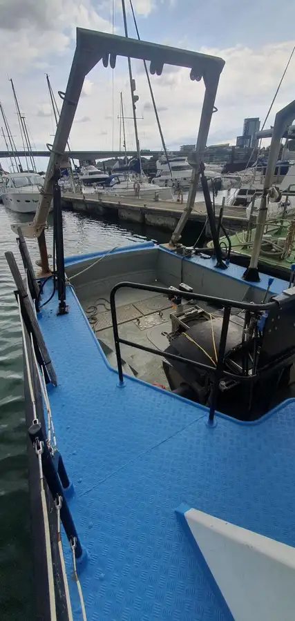 Kapal kontainer kanggo didol