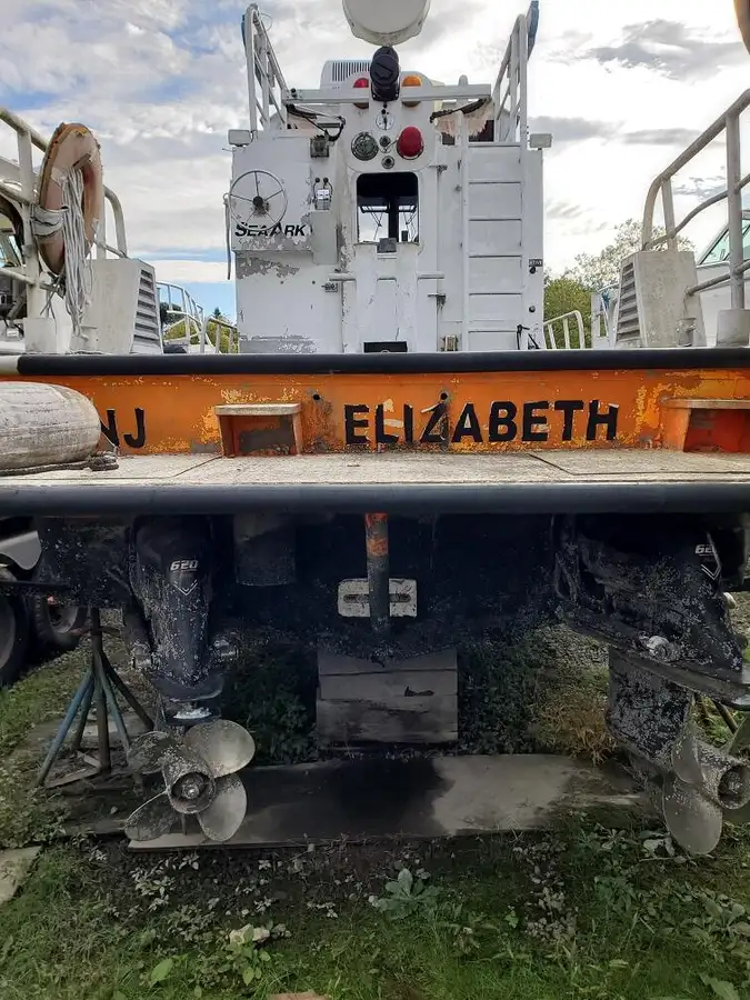 Kapal kerja kanggo didol
