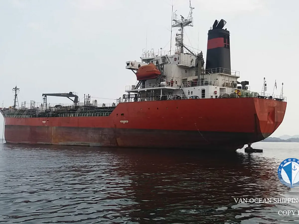 Kapal tanker minyak/bahan kimia kanggo didol