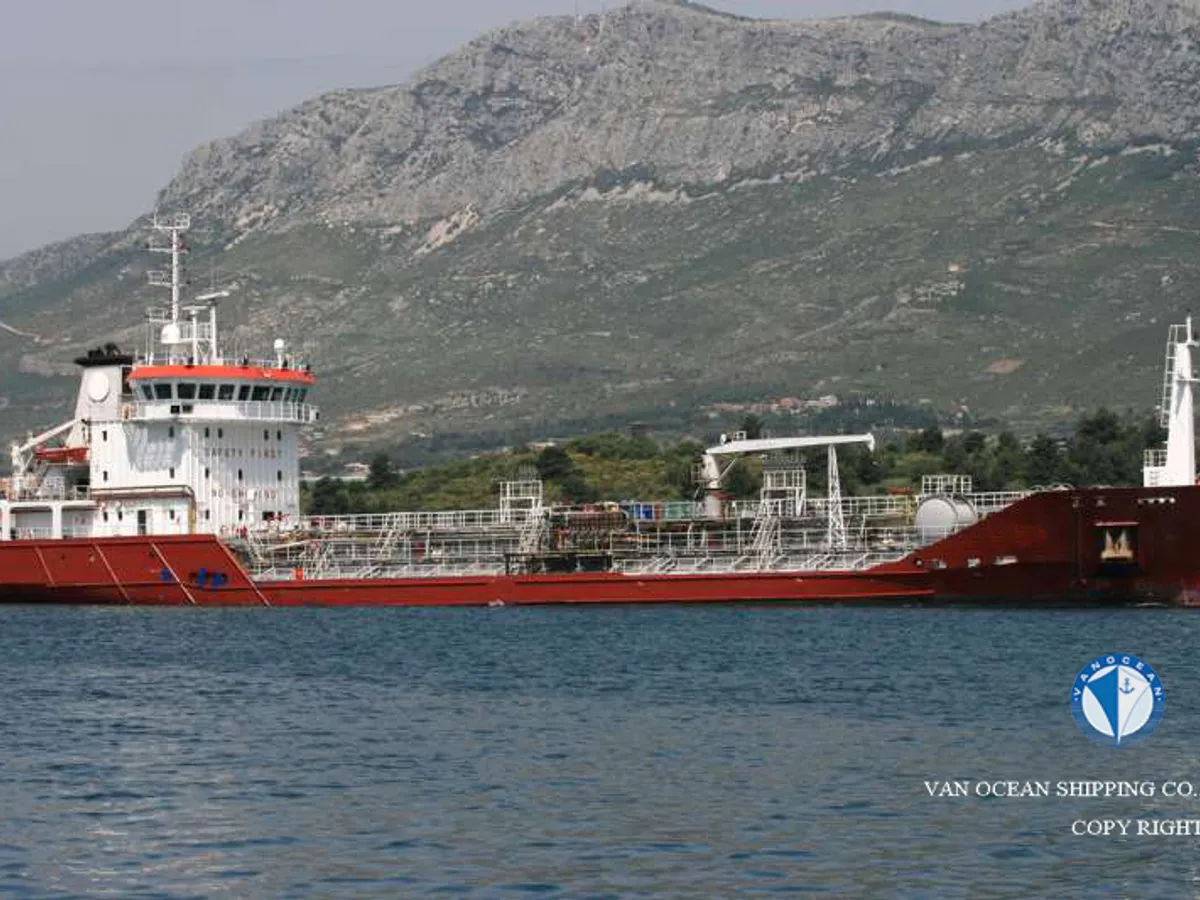Kapal tanker minyak/bahan kimia kanggo didol