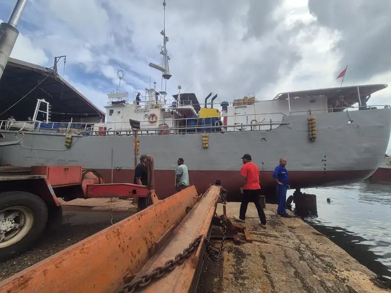 Kapal longliner kanggo didol