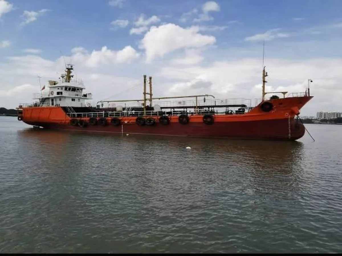 Kapal tanker minyak/bahan kimia kanggo didol