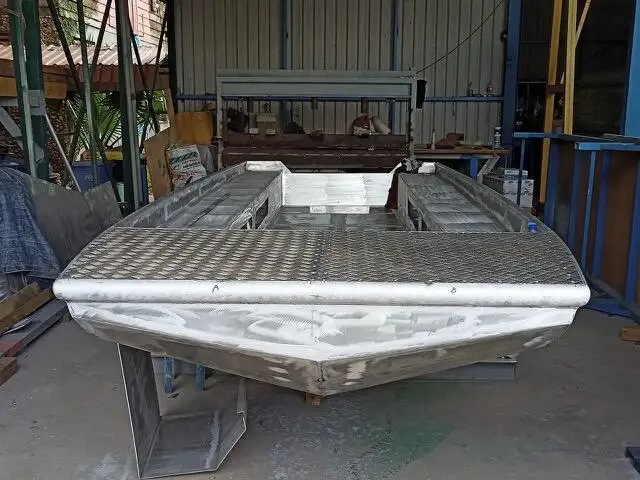 Kapal kerja kanggo didol