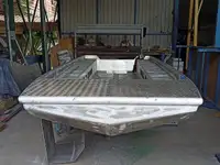 Kapal kerja kanggo didol