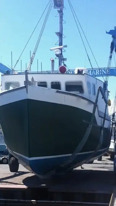Kapal longliner kanggo didol