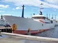 Kapal longliner kanggo didol