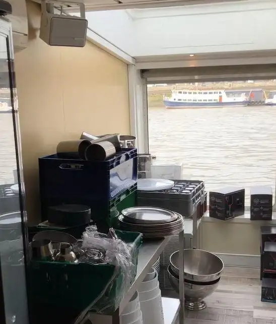 Kapal pesiar-feri kanggo didol