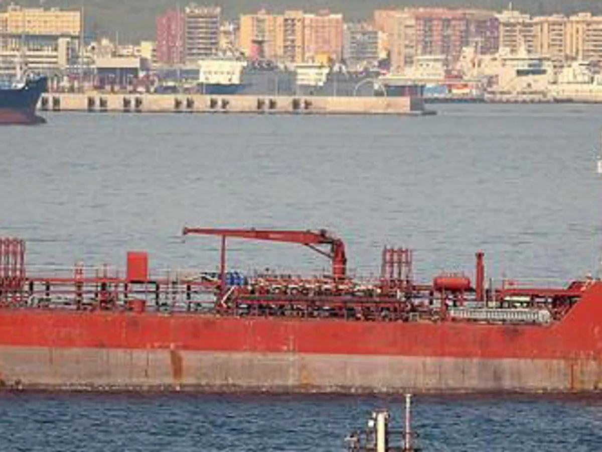 Kapal tanker minyak/bahan kimia kanggo didol