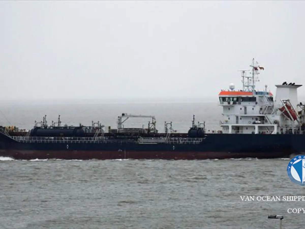 Kapal tanker minyak/bahan kimia kanggo didol