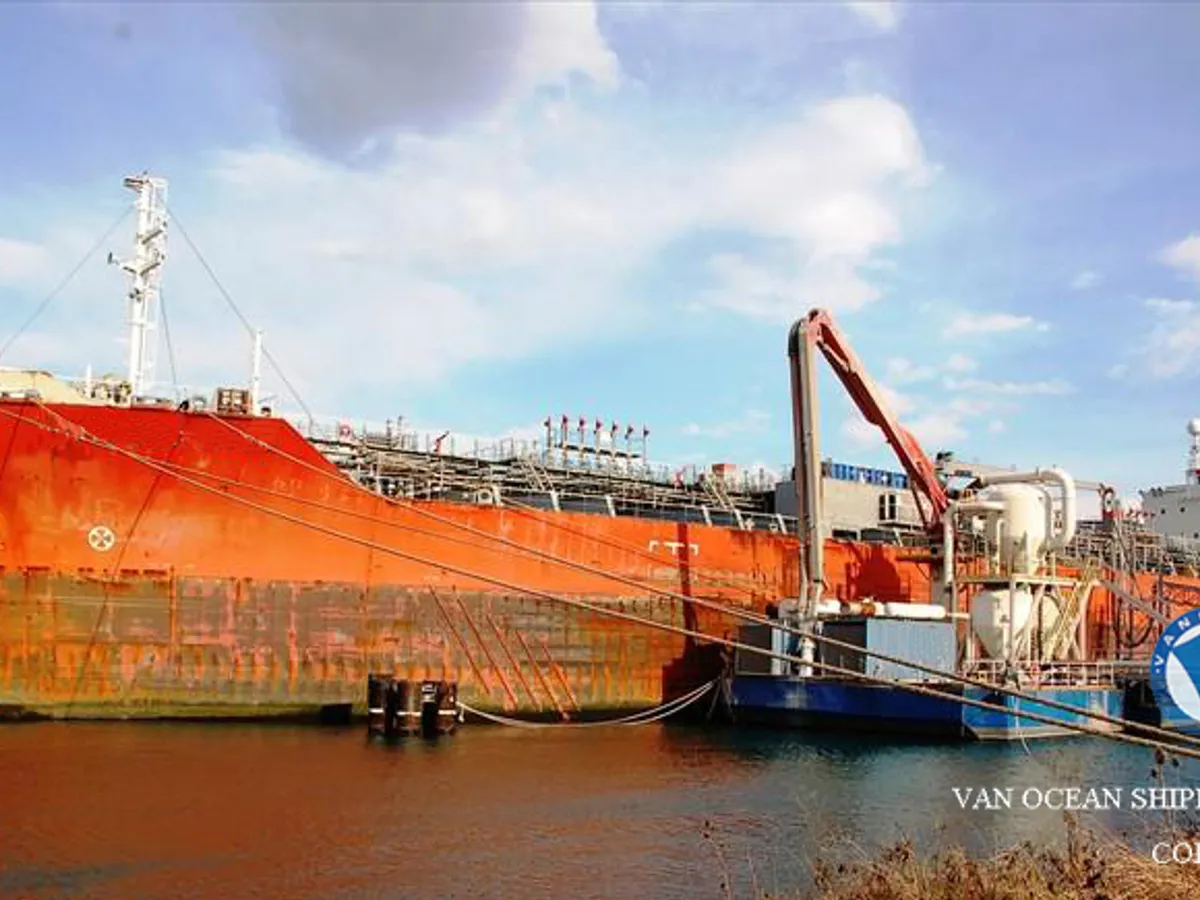 Kapal tanker minyak/bahan kimia kanggo didol