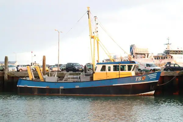 Kapal trawler kanggo didol