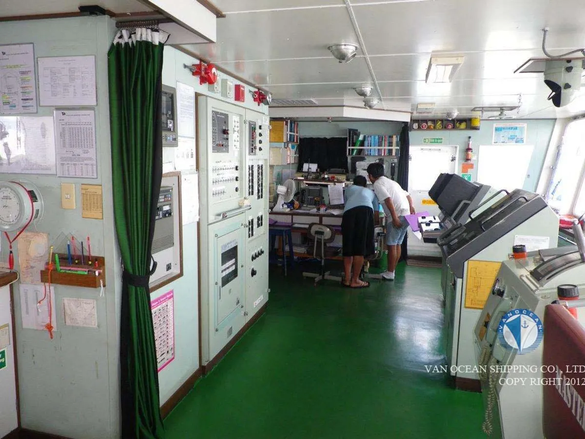 Kapal tanker minyak/bahan kimia kanggo didol