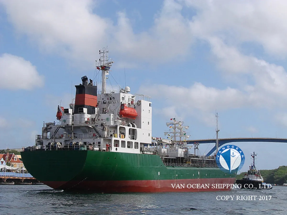 Kapal tanker minyak/bahan kimia kanggo didol
