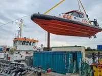 Kapal kontainer kanggo didol