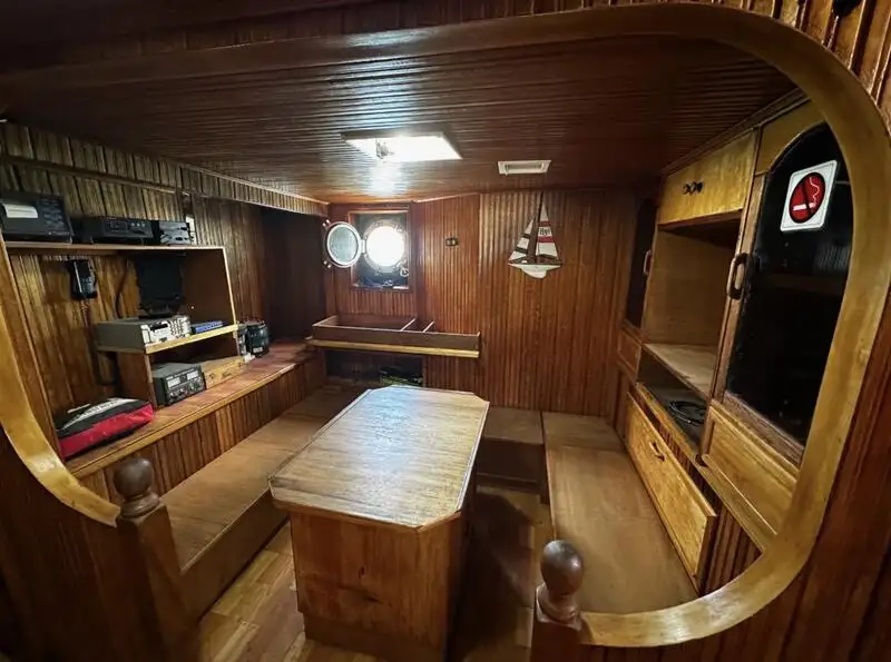Kapal trawler kanggo didol