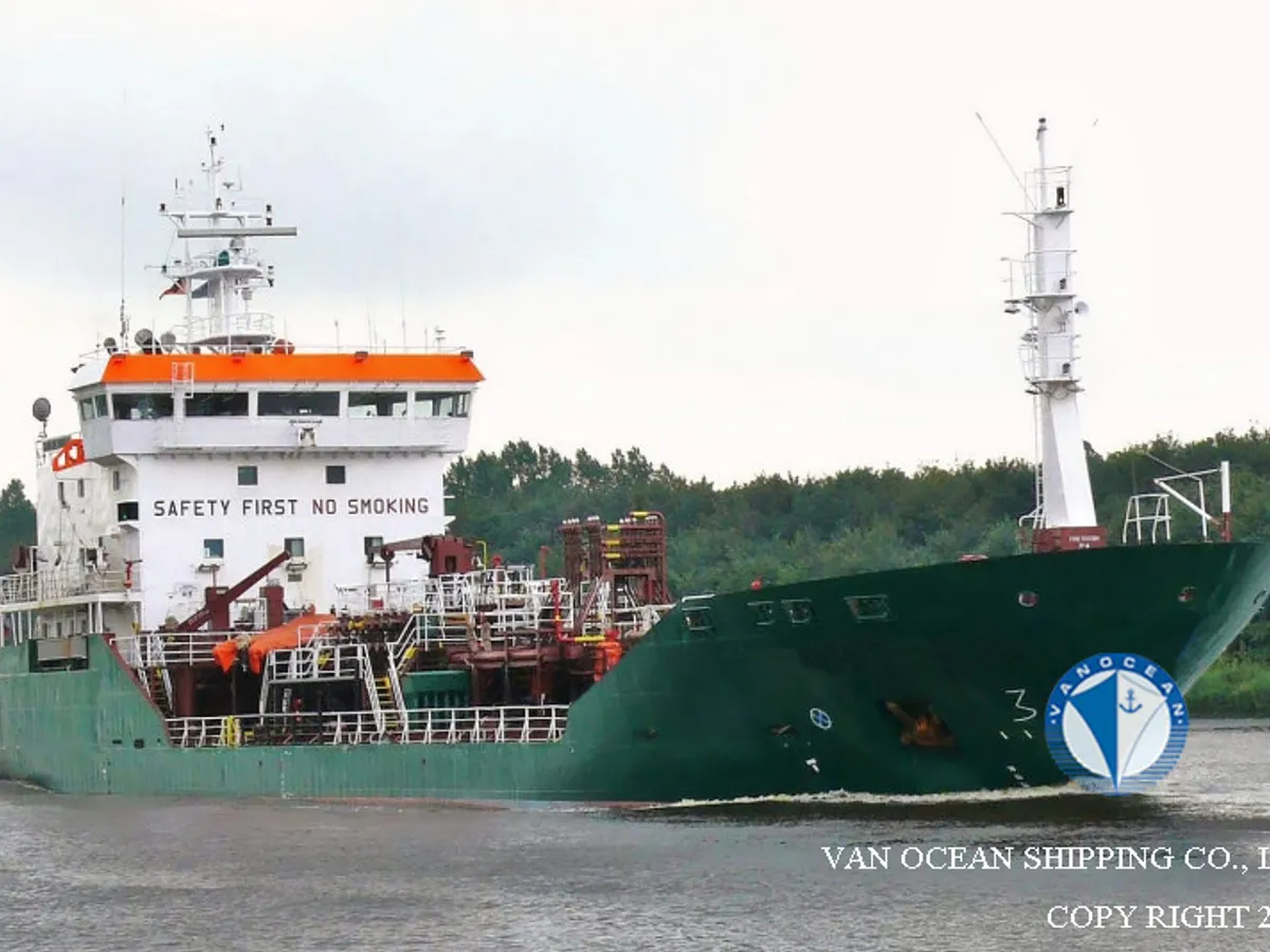 Kapal tanker minyak/bahan kimia kanggo didol