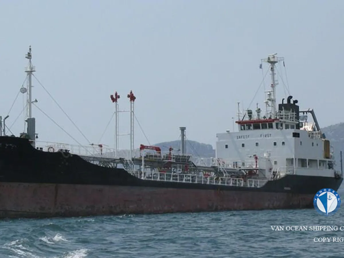 Kapal tanker minyak/bahan kimia kanggo didol