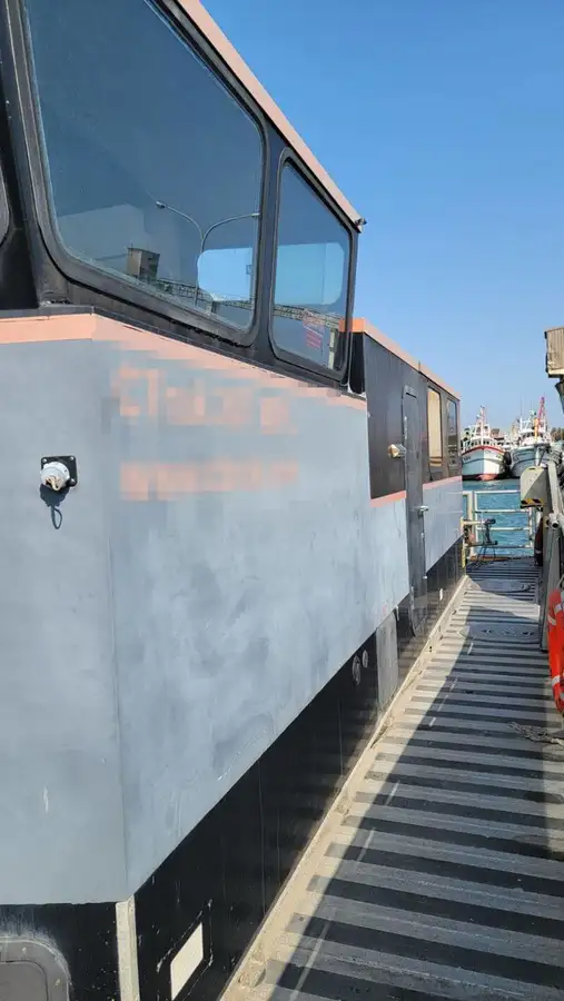 Kapal kontainer kanggo didol