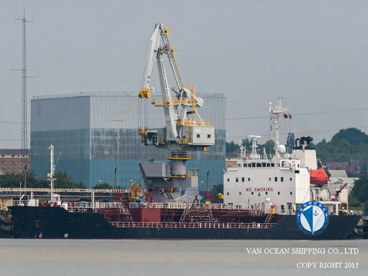 Kapal tanker minyak/bahan kimia kanggo didol