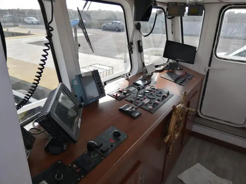 Kapal kerja kanggo didol