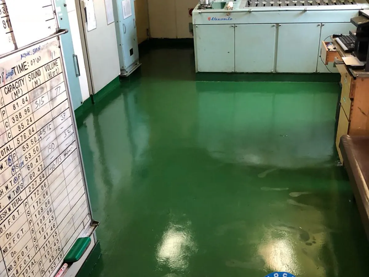 Kapal tanker minyak/bahan kimia kanggo didol